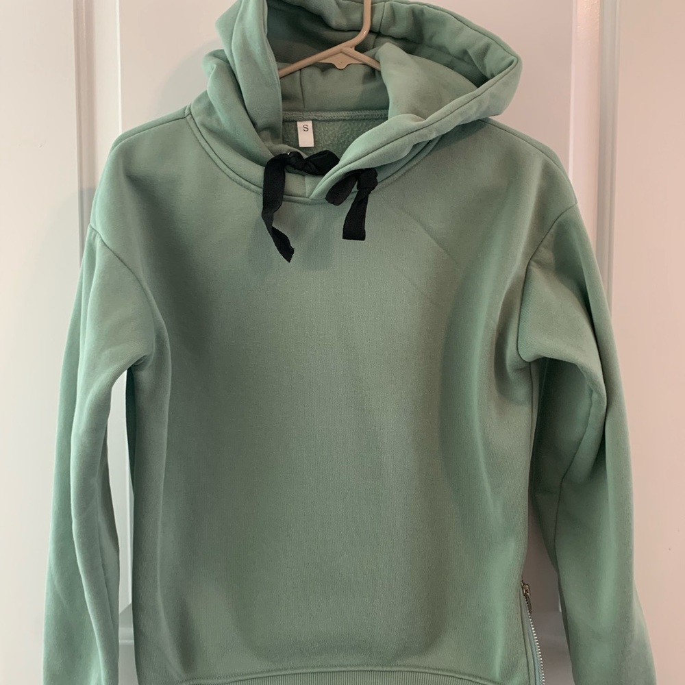 Shein, Drop Shoulder Side Zipped Hoodie. Color Mint Green